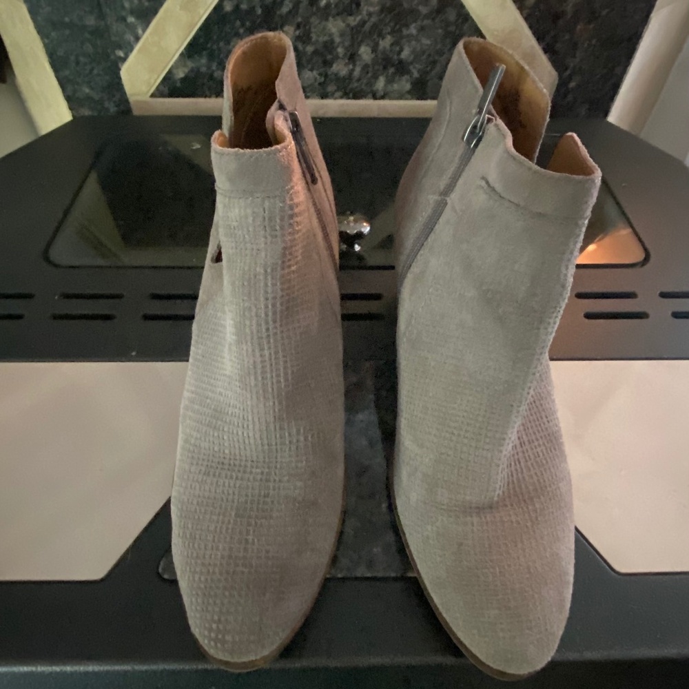 Womens Lucky Brand Ponic Grey Suede Stacked Heel Ankle Boot Womens 9M